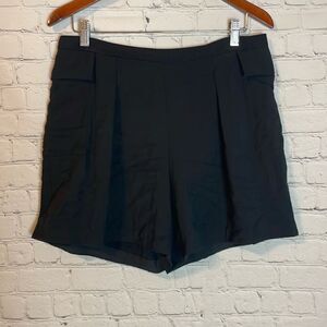 Vince Camuto Black Shorts Size 8